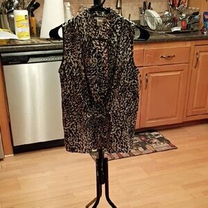 Bar III Black and Cream Sleeveless Blouse